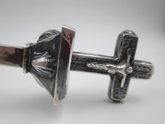 Cruceiro. Plata de ley 925 y base mármol negro. Platería Malde. España. 1990