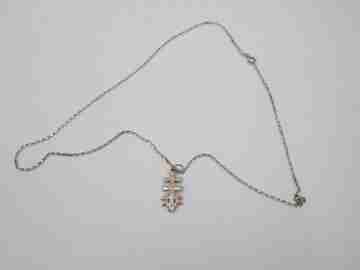 Cruz de Caravaca con cadena de eslabones. Plata de ley 925. Años 90