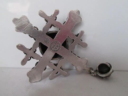 Cruz de Jerusalén con cadena eslabones. Plata ley. Cuernavaca. 1970