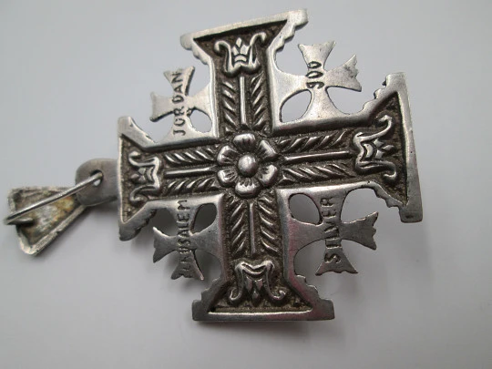 Cruz de Jerusalén. Plata de ley 900. Piedra ámbar. Colgante