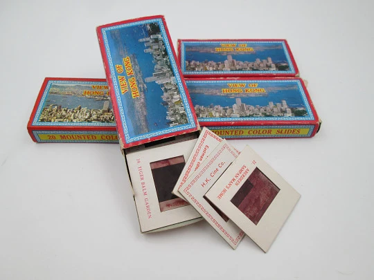 Cuatro cajas de diapositivas de Hong Kong. 44 imágenes color película Eastman. 1970