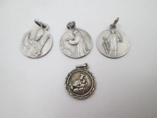 Cuatro medallas religiosas plata de ley. Santos, Jesús y Virgen. 1960