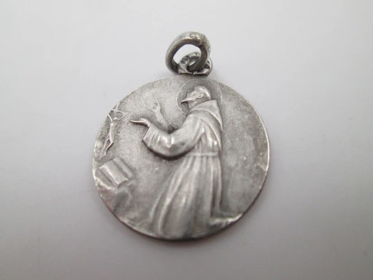 Cuatro medallas religiosas plata de ley. Santos, Jesús y Virgen. 1960