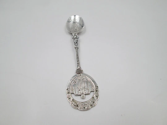 Cuchara religiosa ornamental. Grabado Apóstol Matías. Plata de ley 833. Holanda. 1950