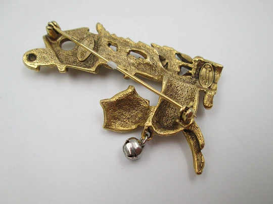 Danecraft women's brooch. Cat with birdhouse. Gold plated metal. USA. 1950's