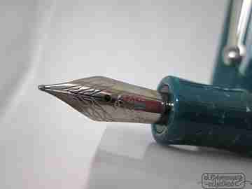 Delta. 2008. Italy. Box. Blue marble resin. 750 Silver. 18K gold nib