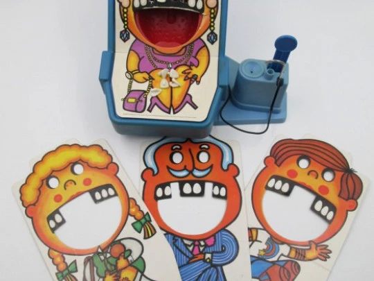 Dentist Game. Electronic toy. Congost, 1983. Plastic & cardboard. Box