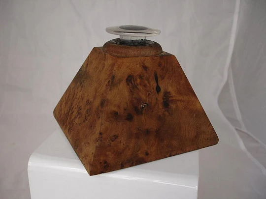 Desk inkwell. Root wood and glass. Cap. 1940's. Pyramidal shape