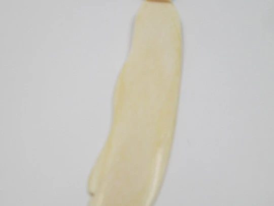 Desk letter opener in ivory with horn decorations on the handle. Europe. 1940