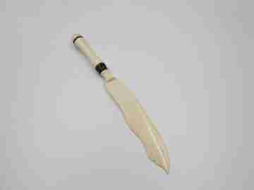 Desk letter opener in ivory with horn decorations on the handle. Europe. 1940