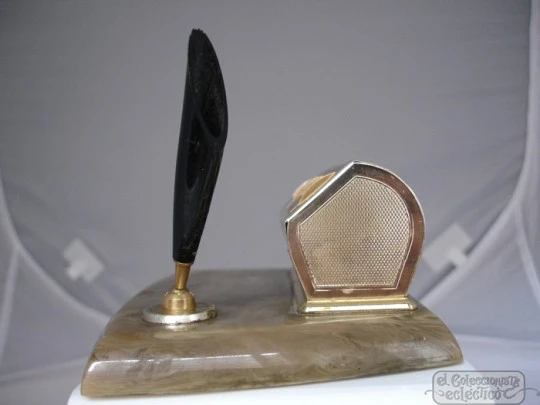 Desk & office calendar. Golden metal and marble resin. Pen holder