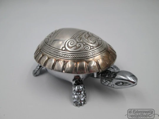 Desk / table bell. Turtle. Silver metal. Eibar (BOJ). Wind-up. 1970's