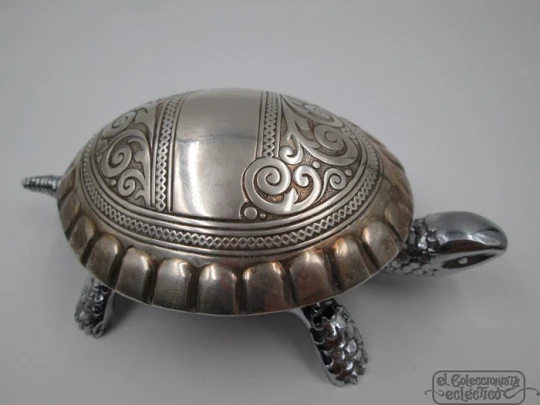 Desk / table bell. Turtle. Silver metal. Eibar (BOJ). Wind-up. 1970's