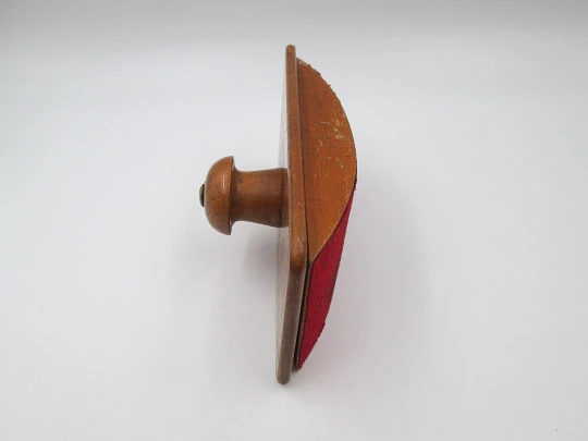 Desk table ink blotter. Wood, bronze detail and red absorbent fabric. Europe. 1950's