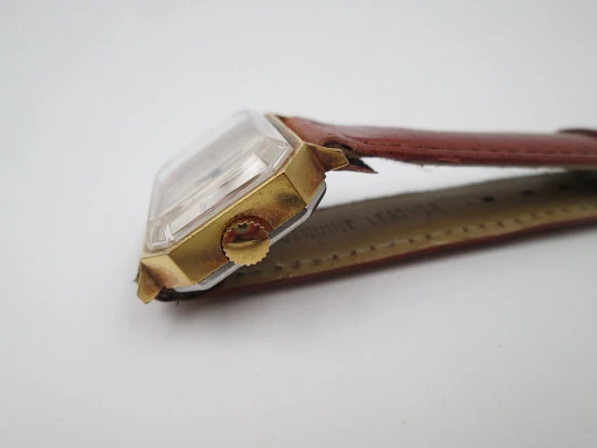 Diamant. Acero inoxidable y chapado oro. Cuerda manual. Caja rectangular. 1970