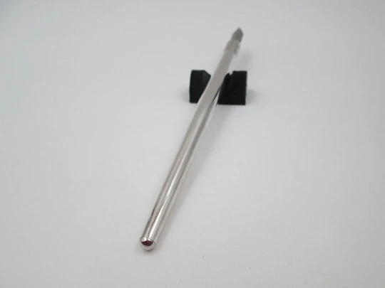 Dip calligraphy cylindrical pen. 925 sterling silver. Ribbed section. Steel nib