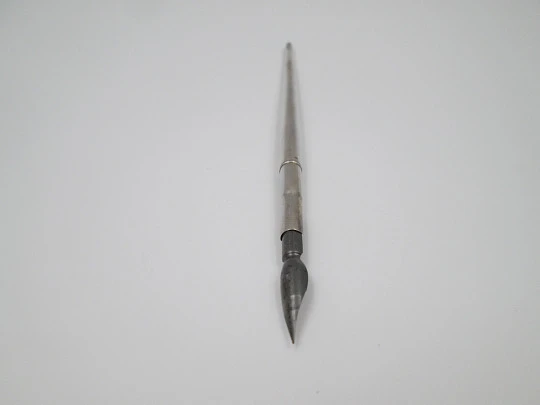 Dip calligraphy cylindrical pen. Sterling silver. D. Leonardt metal nib. 1920's. France