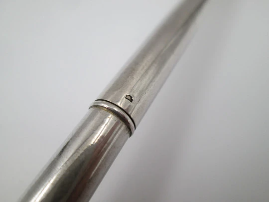 Dip calligraphy cylindrical pen. Sterling silver. D. Leonardt metal nib. 1920's. France