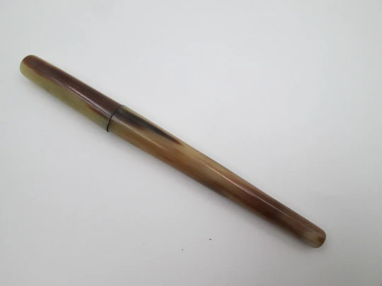 Dip calligraphy pen. Cream and brown antler. Metal nib. Europe. 1900's