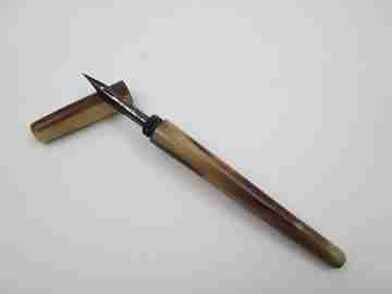 Dip calligraphy pen. Cream and brown antler. Metal nib. Europe. 1900's