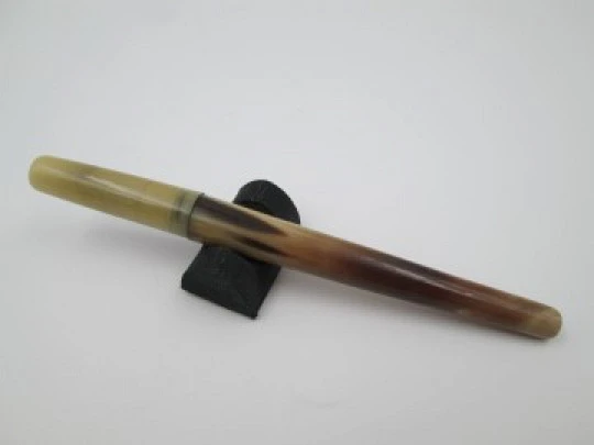 Dip calligraphy pen. Cream and brown antler. Metal nib. Europe. 1900's