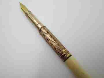 Dip calligraphy pen. Gold plated and ivory. Geometric motifs. Europe. 1890