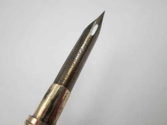 Dip calligraphy pen. Gold plated & hard rubber. Extendable end. Guilloche. Europe. 1900's