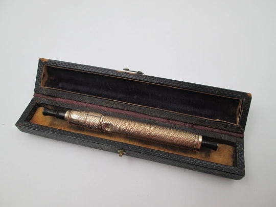 Dip calligraphy pen. Gold plated & hard rubber. Extendable end. Guilloche. Europe. 1900's