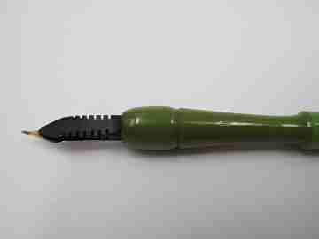 Dip calligraphy pen. Green bitone resin. Silver plated nib. Europe. 1960's