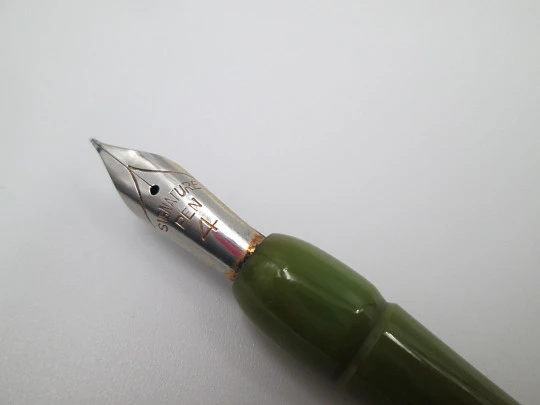 Dip calligraphy pen. Green bitone resin. Silver plated nib. Europe. 1960's