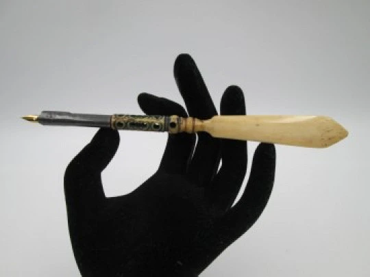 Dip calligraphy pen. Ivory and tinned metal. Geometric motifs. Europe. 1900