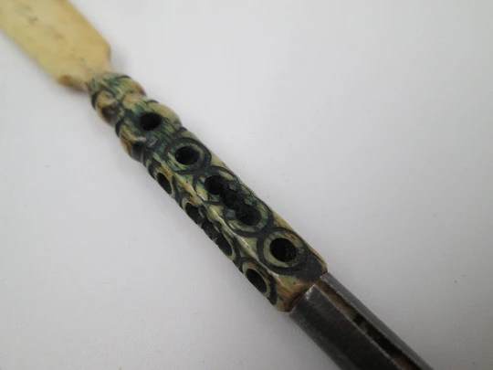 Dip calligraphy pen. Ivory and tinned metal. Geometric motifs. Europe. 1900