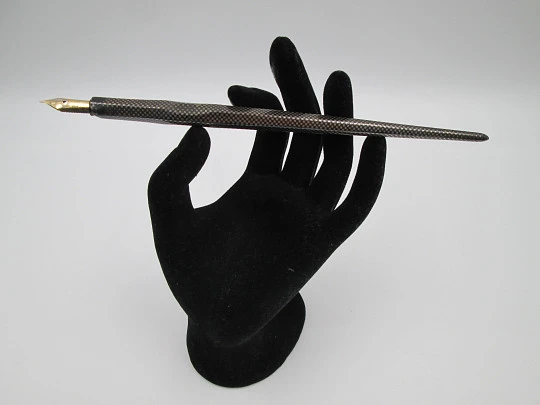 Dip calligraphy pen. Niello sterling silver. Square pattern. Golden nib. 1900's Dip calligraphy pen. Niello sterling silver. Square pattern. Golden nib. 1900's