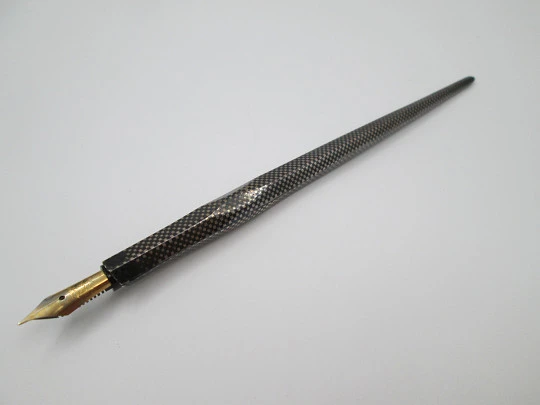 Dip calligraphy pen. Niello sterling silver. Square pattern. Golden nib. 1900's
