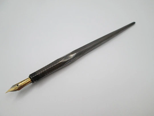 Dip calligraphy pen. Niello sterling silver. Square pattern. Golden nib. 1900's Dip calligraphy pen. Niello sterling silver. Square pattern. Golden nib. 1900's