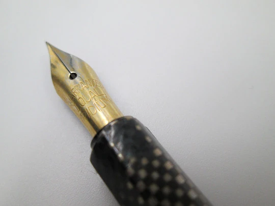 Dip calligraphy pen. Niello sterling silver. Square pattern. Golden nib. 1900's Dip calligraphy pen. Niello sterling silver. Square pattern. Golden nib. 1900's