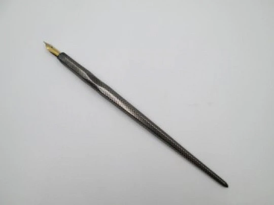 Dip calligraphy pen. Niello sterling silver. Square pattern. Golden nib. 1900's Dip calligraphy pen. Niello sterling silver. Square pattern. Golden nib. 1900's