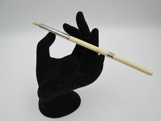 Dip calligraphy pen. Silver plated and ivory. Golden nib. Europe. 1900's Dip calligraphy pen. Silver plated and ivory. Golden nib. Europe. 1900's