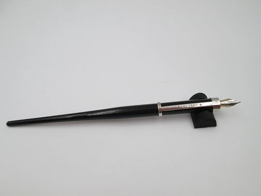 Dip calligraphy pen. Sterling silver and black wood. Gold plated nib. 1953