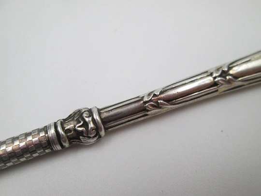 Dip calligraphy pen. Sterling silver. Shells & vegetable motifs. Europe. 1900's