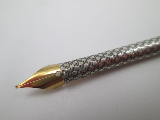 Dip calligraphy pen. Sterling silver. Shells & vegetable motifs. Europe. 1900's