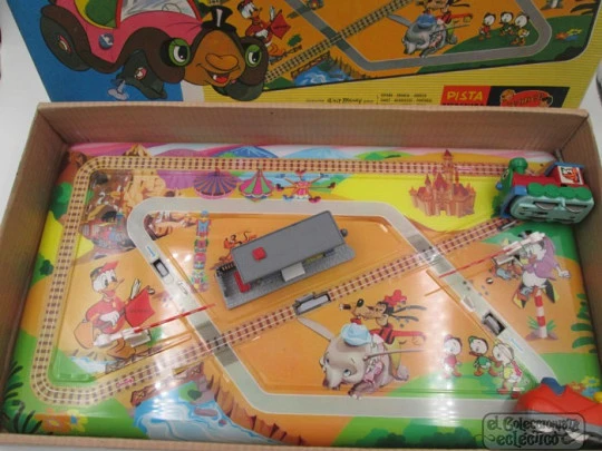 Disneyland mechanical track. Wind-up cars. Geyper. 1965. Spain. Box Disneyland mechanical track. Wind-up cars. Geyper. 1965. Spain. Box