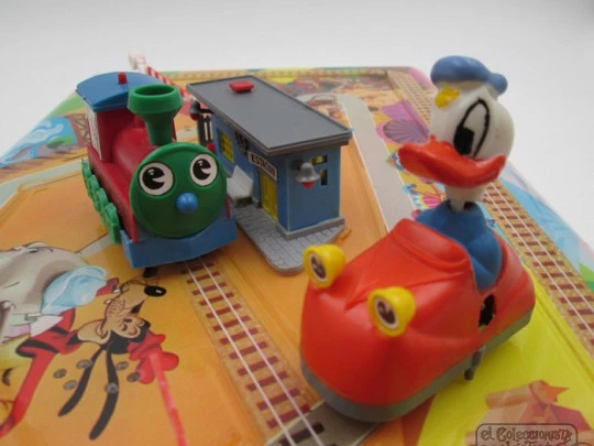 Disneyland mechanical track. Wind-up cars. Geyper. 1965. Spain. Box Disneyland mechanical track. Wind-up cars. Geyper. 1965. Spain. Box