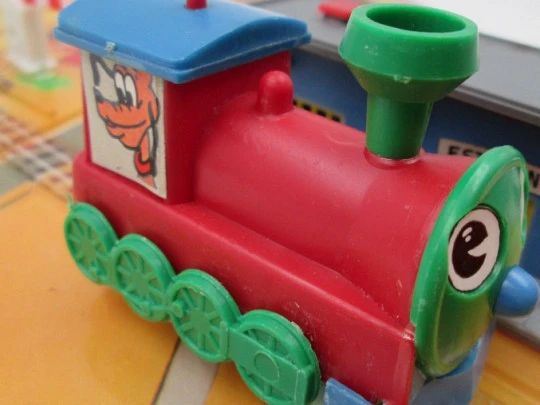 Disneyland mechanical track. Wind-up cars. Geyper. 1965. Spain. Box Disneyland mechanical track. Wind-up cars. Geyper. 1965. Spain. Box