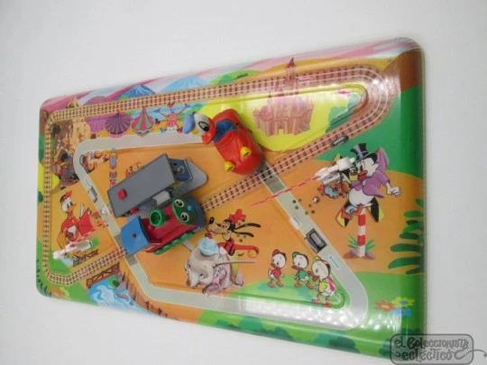Disneyland mechanical track. Wind-up cars. Geyper. 1965. Spain. Box Disneyland mechanical track. Wind-up cars. Geyper. 1965. Spain. Box