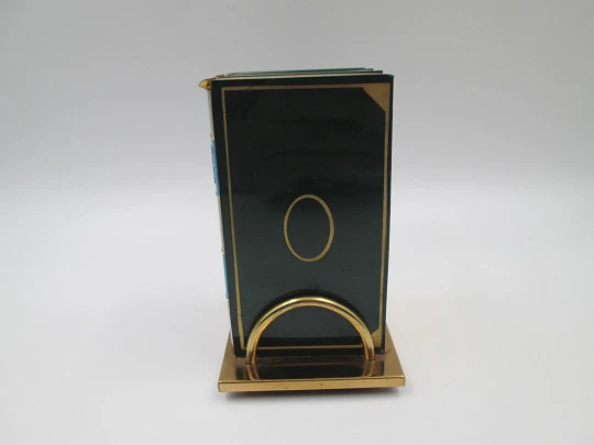 Dispensador de cigarrillos con forma de libro y base. Latón lacado a color. Italia. 1950
