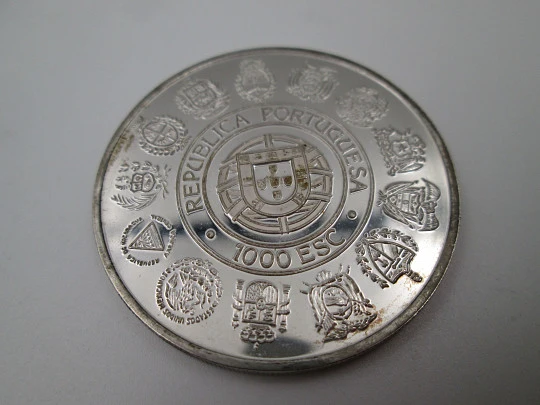 Dos monedas 1000 escudos Portugal. Encuentro dos mundos y especies extinción