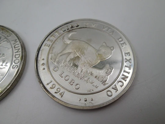 Dos monedas 1000 escudos Portugal. Encuentro dos mundos y especies extinción