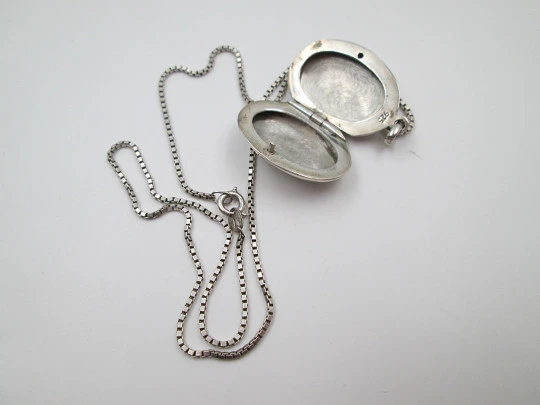 Double-sided picture frame pendant with link chain. Sterling silver. 1980's