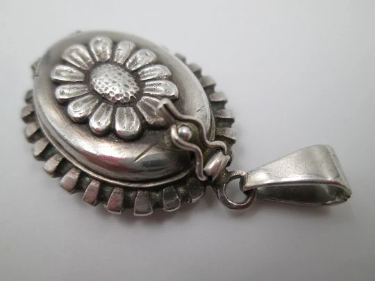 Double-sided picture frame pendant. Sterling silver & vermeil. Flower motif